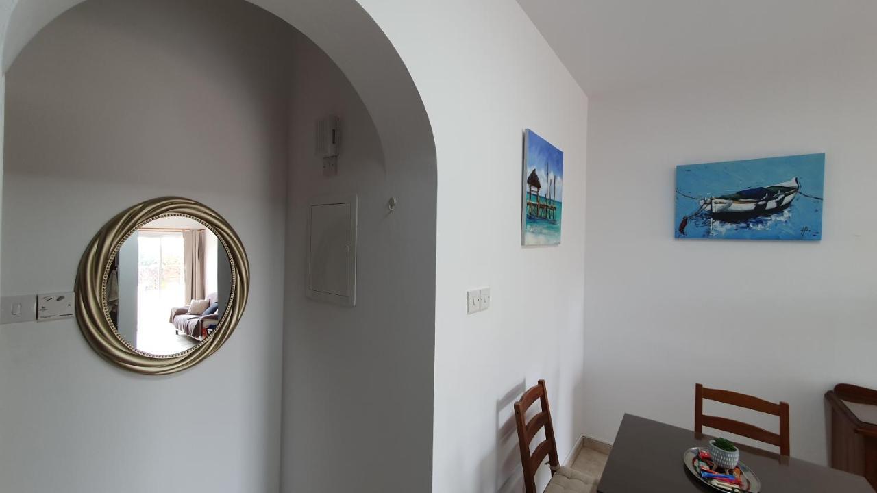 Peaceful Apartment With Double Bed - Oak Breeze Paphos Exterior foto