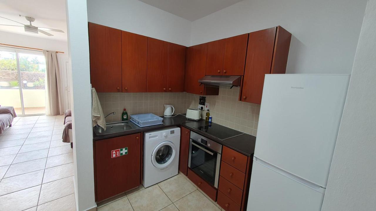 Peaceful Apartment With Double Bed - Oak Breeze Paphos Exterior foto