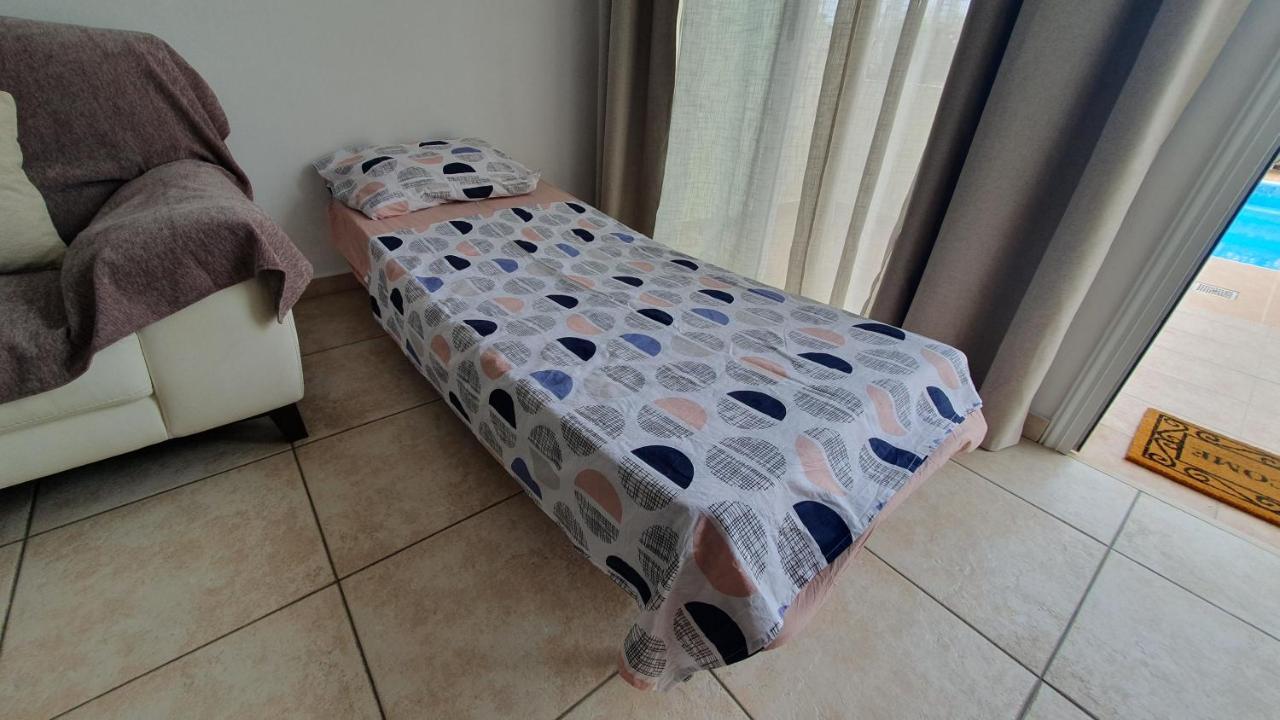 Peaceful Apartment With Double Bed - Oak Breeze Paphos Exterior foto